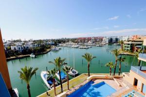 Apartamento en venta en Sotogrande, Sotogrande photo 0