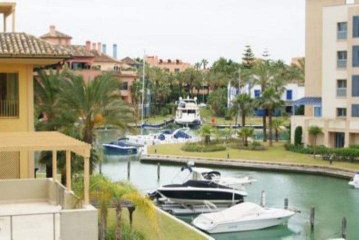 Apartamento en venta en Sotogrande, Sotogrande - La Marina photo 0