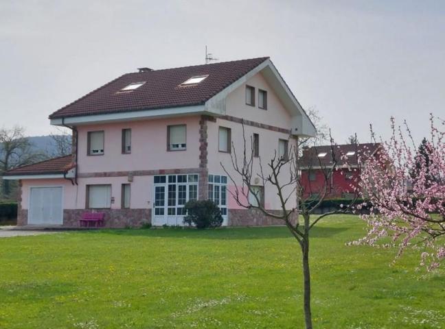 Chalet en venta en Villaviciosa, Área de Gijón photo 0