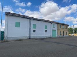 Casa en venta en Villaturiel, Marne photo 0