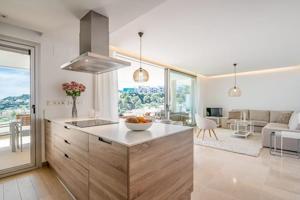 Apartamento en venta en Benahavís photo 0