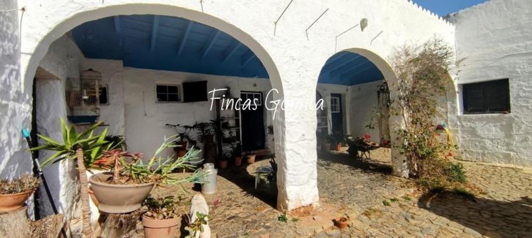 Casa con terreno en venta en Ciutadella de Menorca photo 0