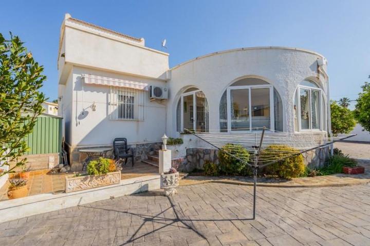 Casa con terreno en venta en Torrevieja, El chaparral photo 0