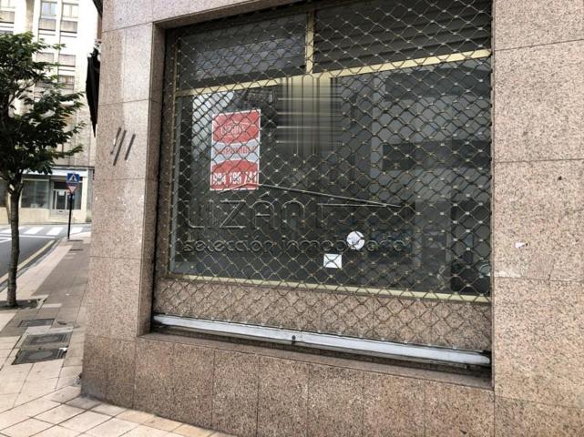 Local comercial en venta en Oviedo, Oviedo photo 0