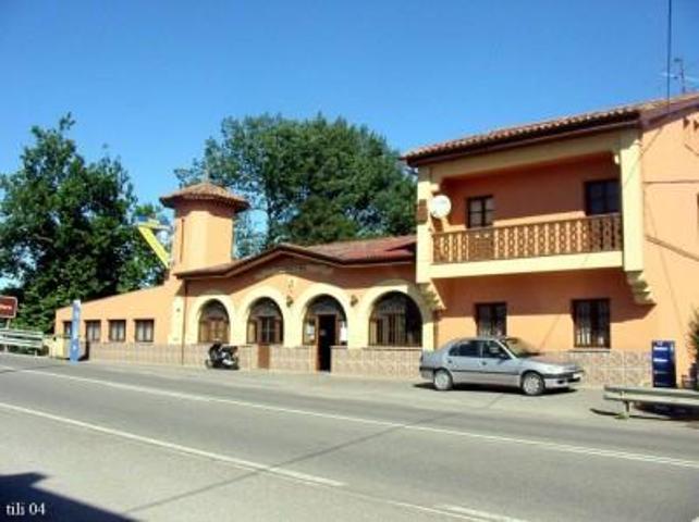 Local comercial en venta en Oviedo, Oviedo photo 0