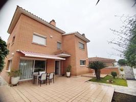 Chalet en venta en Sant Boi de Llobregat, Camps Blancs photo 0