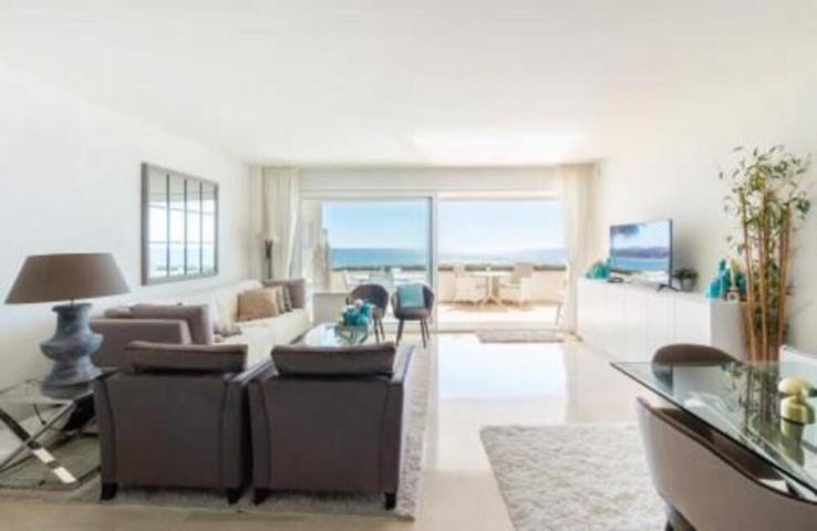 Apartamento en venta en Estepona, Los Granados Playa photo 0