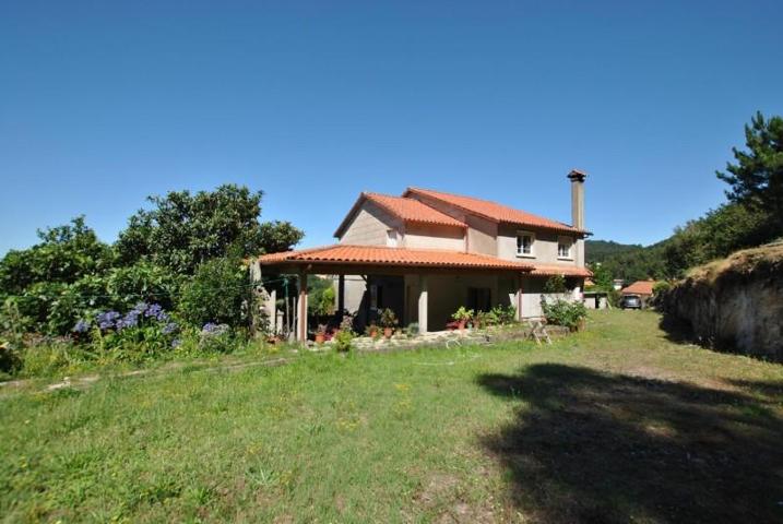 Chalet en venta en Cangas, Darbo photo 0