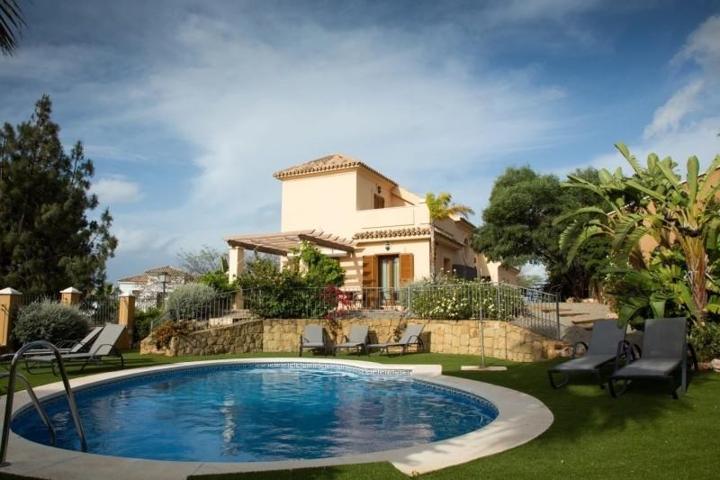 Edificio en venta en Marbella, Marbella Golden Mile photo 0