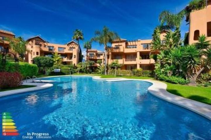 Aticos en venta en Estepona, Estepona East - Bel Air photo 0