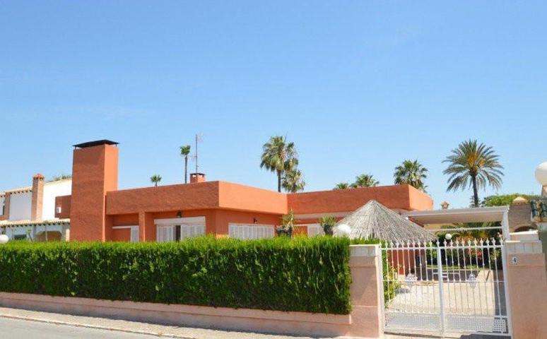 Chalet en venta en Torrevieja photo 0