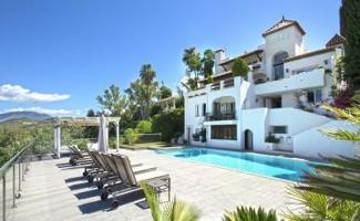 Chalet en venta en Marbella, Nueva Andalucia photo 0