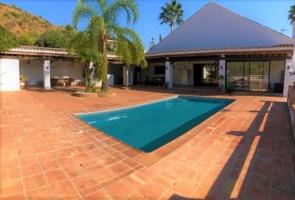 Chalet en venta en Estepona, Guadalobón photo 0