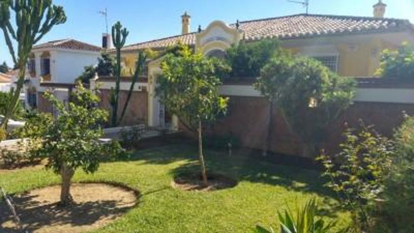 Chalet en venta en Mijas, El Coto photo 0