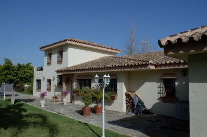 Chalet en venta en Marbella, Milla de oro photo 0