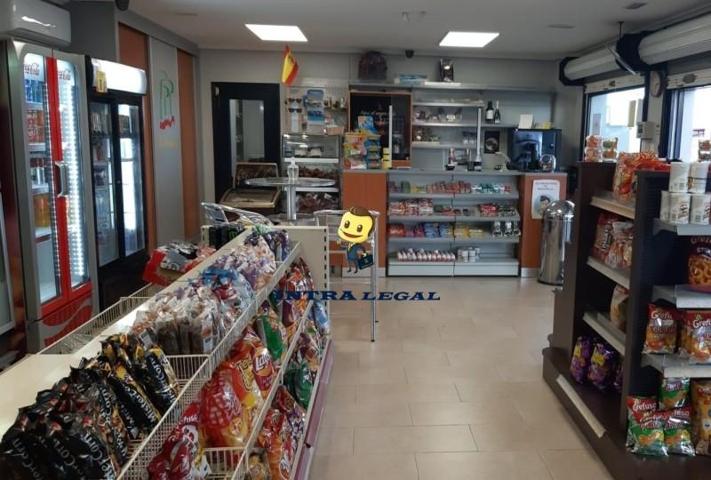 Local comercial en venta en Valladolid, Valladolid photo 0