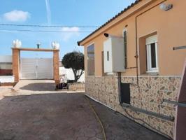 Casa con terreno en venta en la Bisbal del Penedès, El Priorat de la Bisbal photo 0