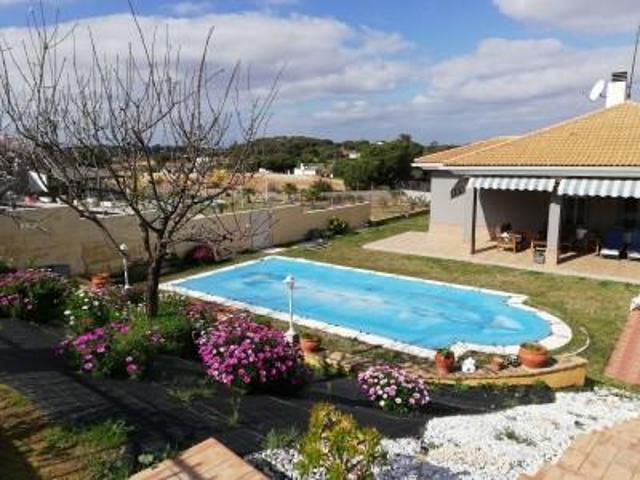 Chalet en venta en Lepe, Pinares de lepe photo 0