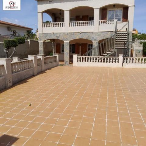 Casa en venta en Roda de Barà, Bara mar photo 0