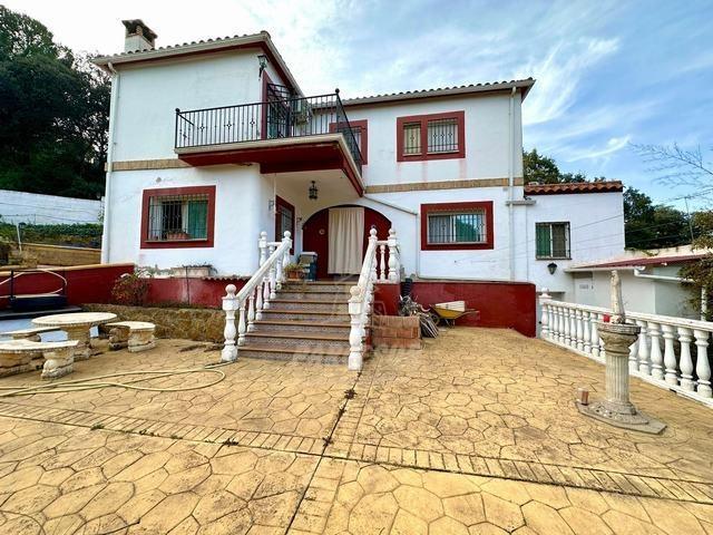 Casa con terreno en venta en Córdoba, Trassierra photo 0