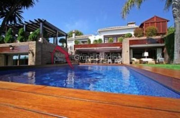 Chalet en venta en Marbella, Las Chapas photo 0