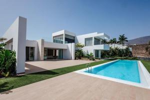 Chalet en venta en Adeje, Costa Adeje photo 0