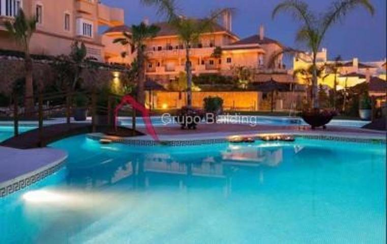 Apartamento en venta en Marbella, Nueva Andalucia photo 0