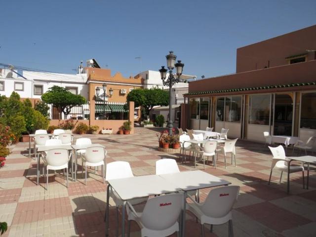 Casa con terreno en venta en Benahavís, Cortes photo 0