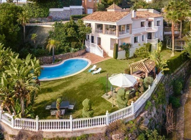 Chalet en venta en Estepona, Estepona East - El Paraiso photo 0