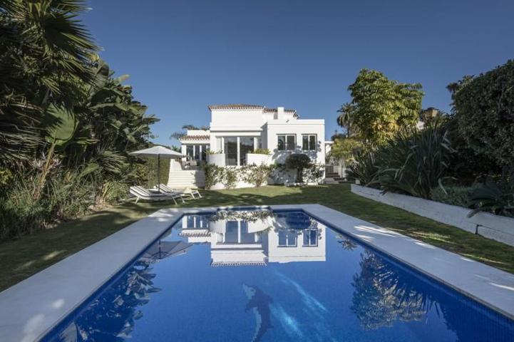 Chalet en venta en Marbella, Nueva Andalucia - Las Brisas photo 0