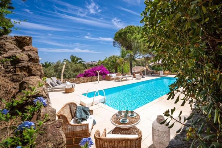 Casa con terreno en venta en San Roque, Sotogrande photo 0