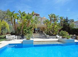 Chalet en venta en Marbella, Marbella Este - Las Chapas photo 0