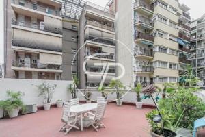 Piso en venta en Barcelona, Carrer de Lleida, 08004 photo 0