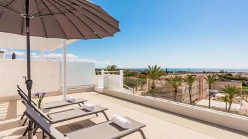 Piso en venta en Estepona, Costa del Sol Occidental - Área de Estepona photo 0