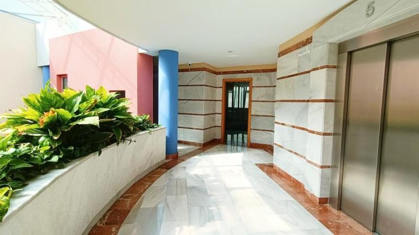 Oficina en venta en Marbella, Marbella - Puerto Banus photo 0