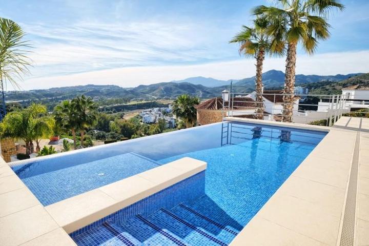 Chalet en venta en Benahavís, Costa del Sol Occidental-Área de Marbella photo 0