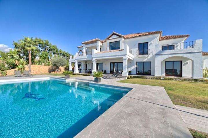 Chalet en venta en Benahavís, Costa del Sol Occidental-Área de Marbella photo 0