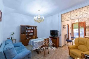 Chalet en venta en La Pobla de Vallbona photo 0