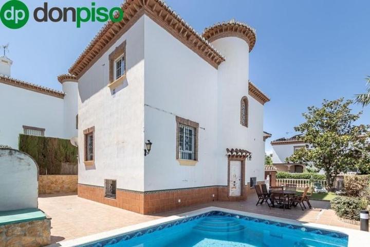 Chalet en venta en Zubia, La Zubia photo 0