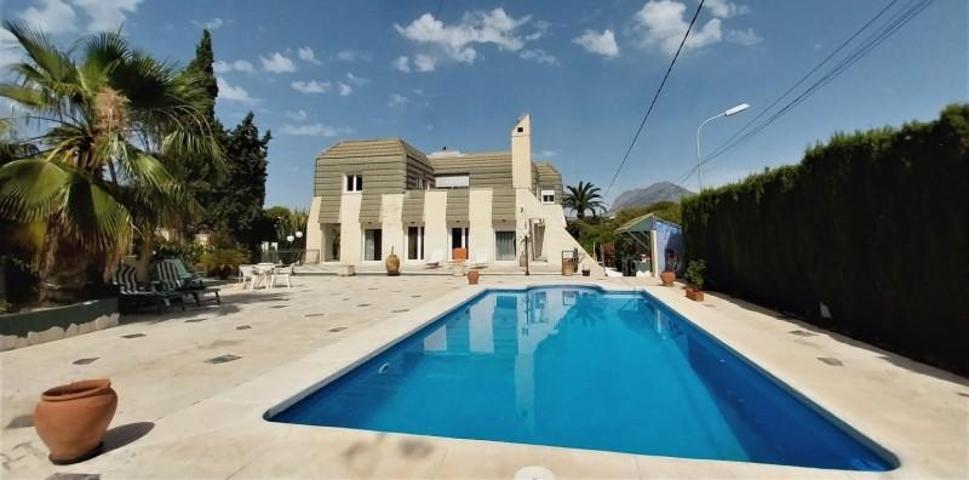 Chalet en venta en Benidorm photo 0