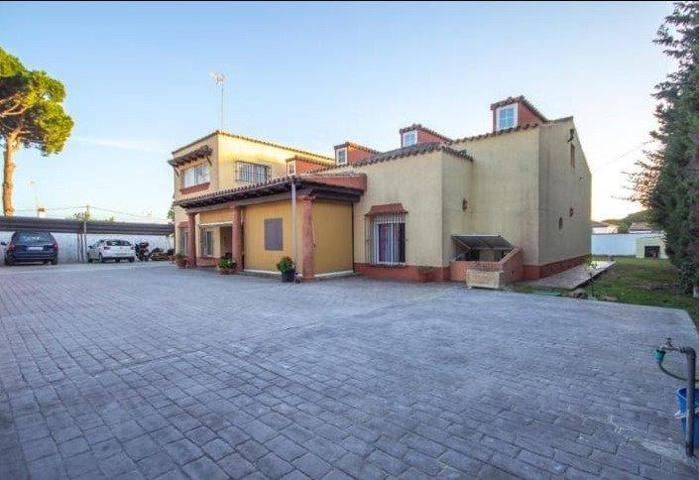 Chalet en venta en Chiclana de la Frontera, La barrosa photo 0