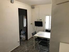 Edificio en venta en Barcelona, Les Roquetes photo 0