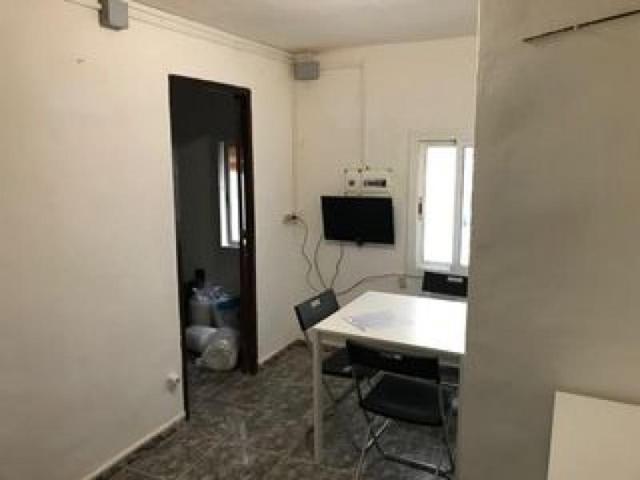 Edificio en venta en Barcelona, Les Roquetes photo 0