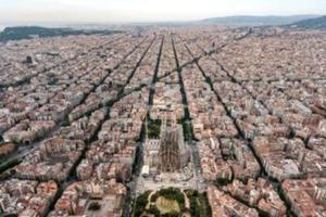 Edificio en venta en Barcelona, El Camp de l´Arpa del Clot photo 0