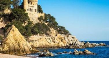 Edificio en venta en Lloret de Mar, Fenals photo 0