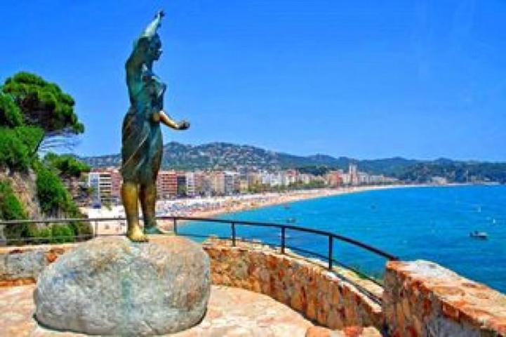 Edificio en venta en Lloret de Mar, Fenals photo 0