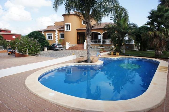 Chalet en venta en Pedreguer photo 0