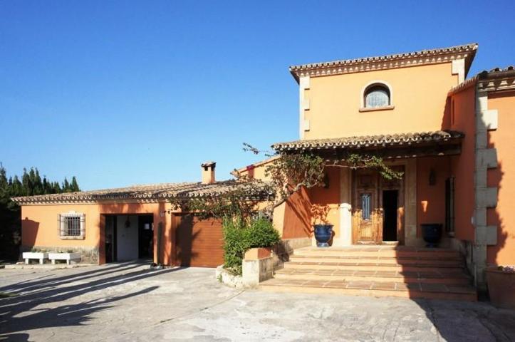 Chalet en venta en Denia photo 0