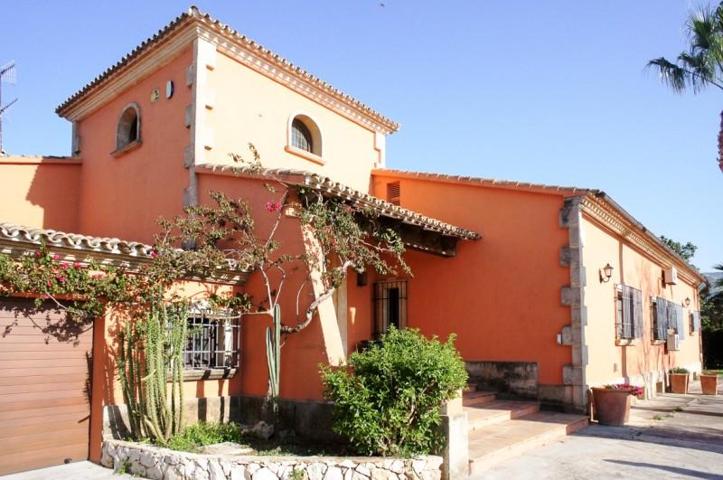 Chalet en venta en Denia photo 0