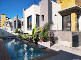 Casa en venta en Torrevieja, Torrevieja photo 0